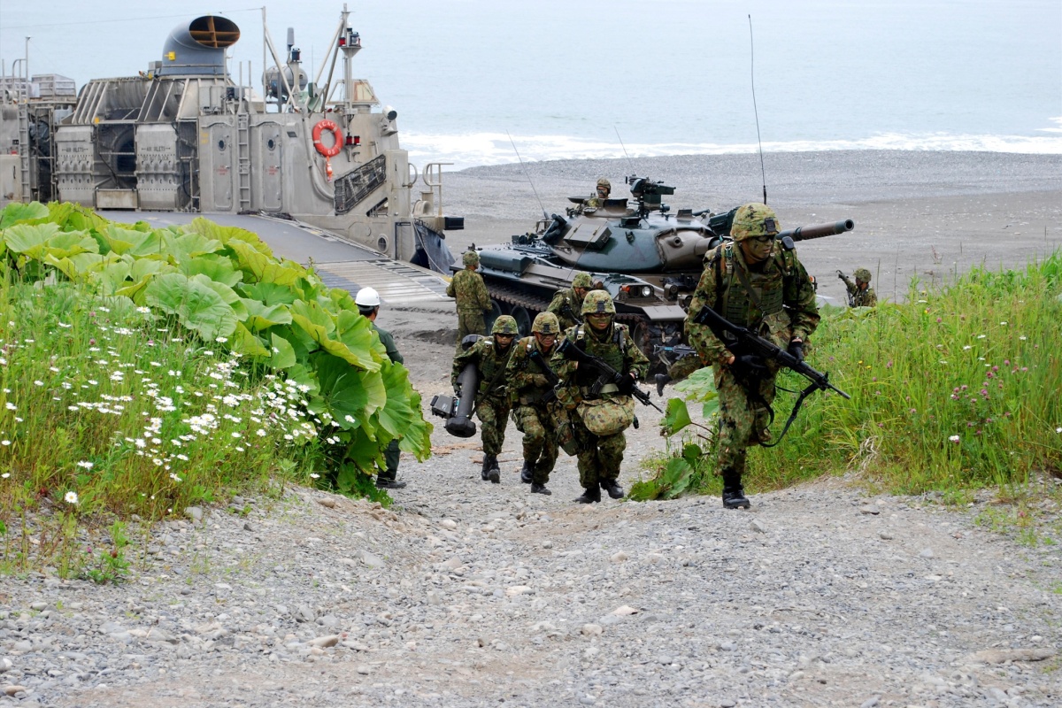 水陸機動団の最先任上級曹長が交代 前任は3年間勤務