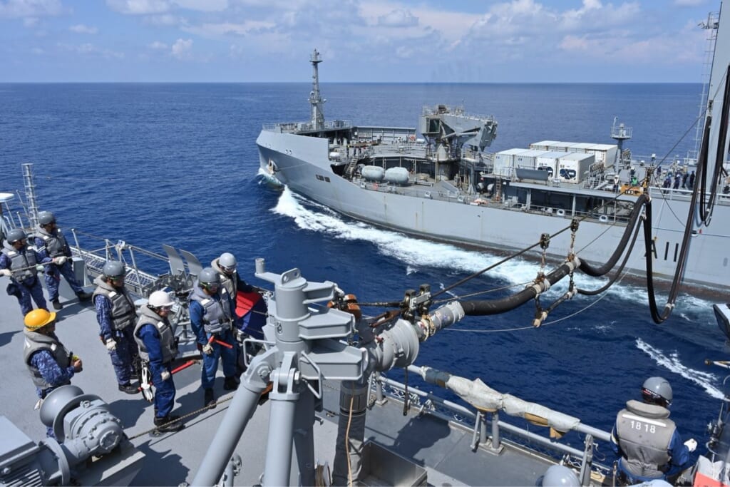 護衛艦いせ、ニュージーランド海軍と初の洋上補給 ACSA発効後に共同